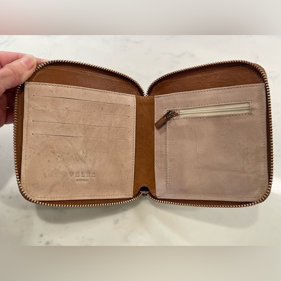 VELEZ Zipper Round Square Wallet 5in x 5in Leather - Picture 4 of 6